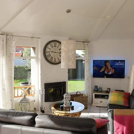 Am Mit Kamin & Sauna - Seestern 251 יוליאנאדורפ