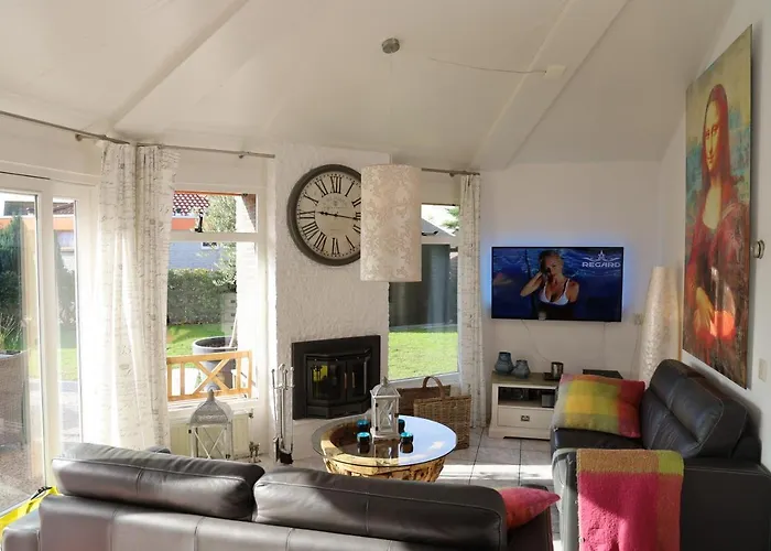 Am Mit Kamin & Sauna - Seestern 251 Юлианадорп